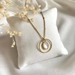 Alternative view of Collier femme avec pierre de nacre et anneau ciselé - MILA